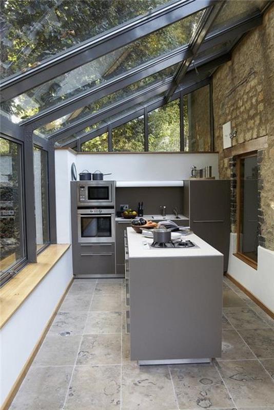 0-مطبخ-حديث-مع-كوة-فيلوكس-سقف-زجاج-في-المطبخ