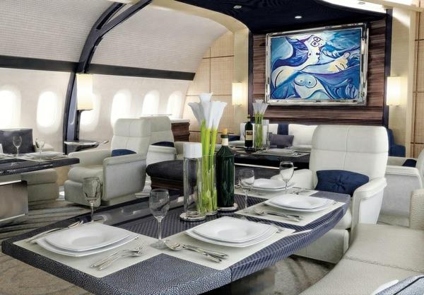 0-privat-jet-lounge-vardagsrum-lyx-plan-blommor-bord