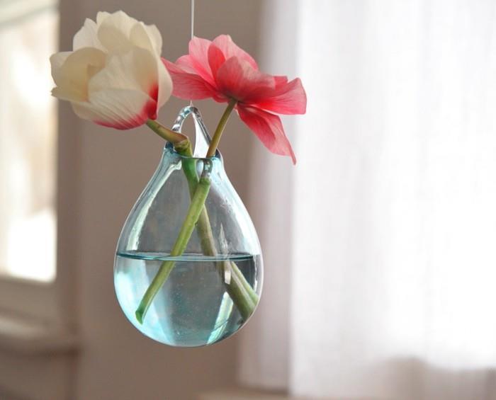 0-ganska-dekoration-med-cylindrisk-vas-glas-med-vita-blommor-deco-case-transparent