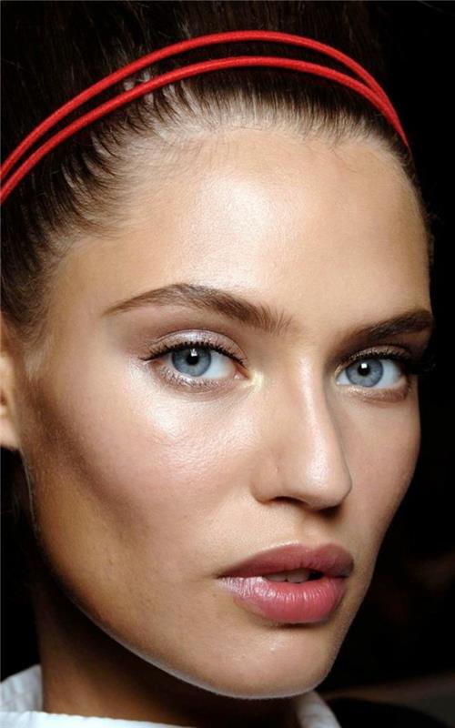 0-make-up-of-the-stars-learn-how-to-make-up-with-blue-eyes