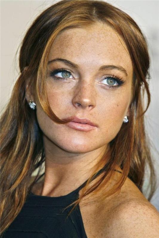 0-lindsay-lohan-s-pehami-hnedou škvrnou-slnečná hviezda-s pehami