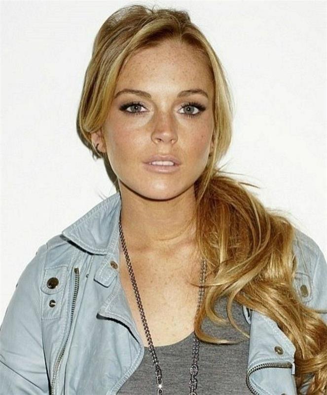 0-lindsay-lohan-s-pehami-hnedou škvrnou-slnečná hviezda-s pehami