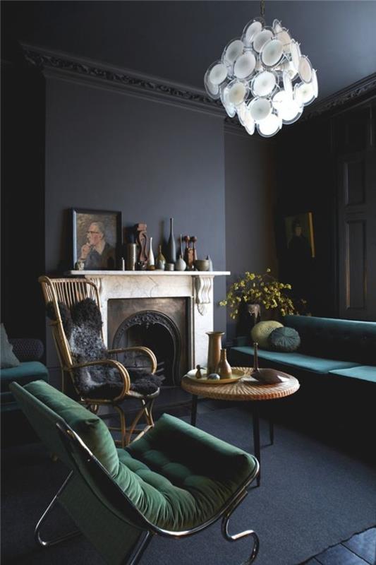 0-vardagsrum-med-mörkgrå-väggar-gröna-stolar-ljuskrona-design-för-det-eleganta-och-moderna-vardagsrummet