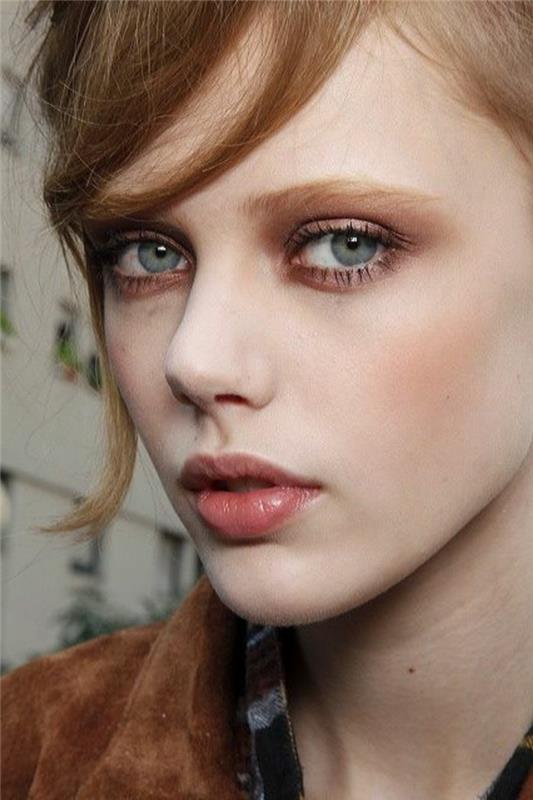 00-prírodný-makeup-bez-líčenia-pohľad-na-modré-oči-zamatová bunda