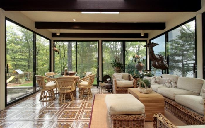 deco-veranda-geniale-landskapsarkitektur-veranda-i-rymligt-vardagsrum-rotting-möbler-kakel-med-blommönster