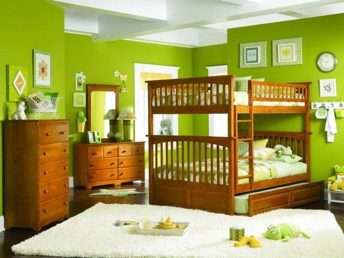 maľba-detská izba-zelená-poschodová posteľ-v-dreve-komoda-a-toaletný stolík-v-dreve-prírodná-zenová atmosféra