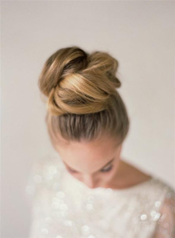 1-ľahký-večerný účes-urob si sám-balayage-blond-blond-vlasy