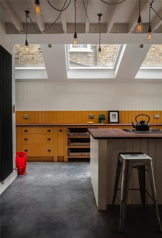 1-kök-med-billigt-glas tak-på-taket-beige-kök-möbler-grå-lino-golv