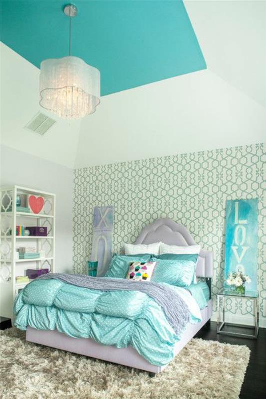 1-sovrum-för-tonåring-tjej-färg-blå-tak-himmel-blå-sänglinne-blå-ljuskrona-vit