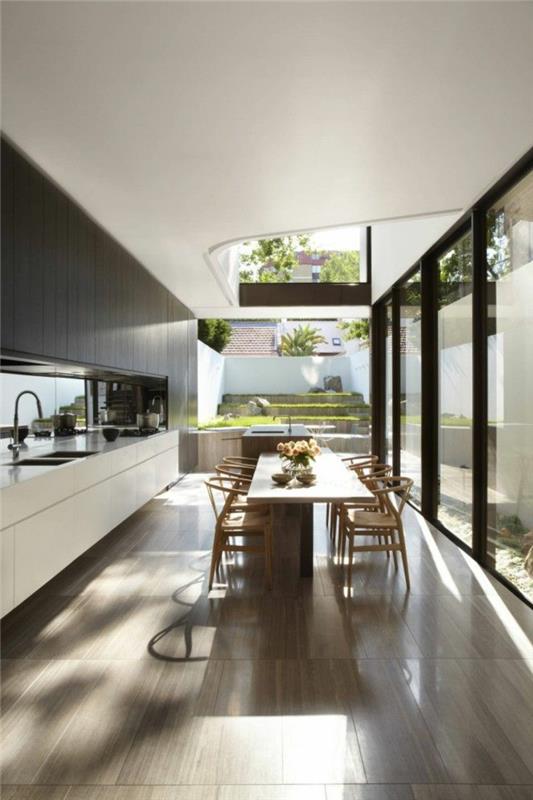 1-feng-shui-färg-kök-med-grå-klinkergolv-feng-shui-kök-bord-stora-fönster-massor av ljus