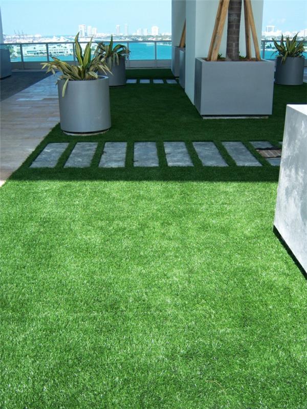 1-syntetický-trávnik-balkón-s-nádherným výhľadom-syntetický-tráva-zelený-umelý-trávnik