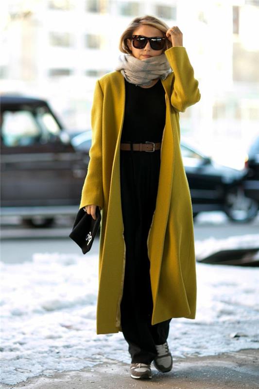 1-pekne-béžovo-ženský kabát-s-čiernym-oblečením-na-zimné-hnedé slnečné okuliare