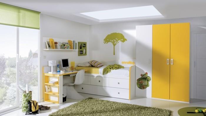 1-غرفة-غرفة-طفل-سجادة-خضراء-سرير-مع-أدراج-مكتب-أطفال-نافذة كبيرة