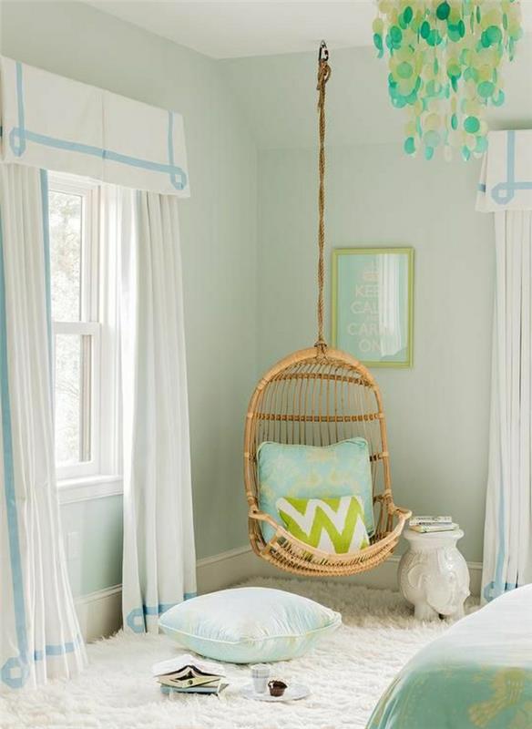 1-vacker-dekoration-för-tonårsflickan-rummet-av-grön-färg-med-gungstol-i-ljus-trä-vägg-ljusblå