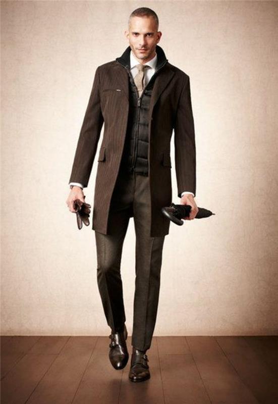 1-celio-mužský kabát-v-tmavo-hnedej farbe-s-elegantnými-tmavo-hnedými-topánkami