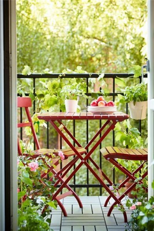 1-ett-snyggt hopfällbart bord-i-rött-järn-bord-och-stolar-för-terrassen-utemöbler