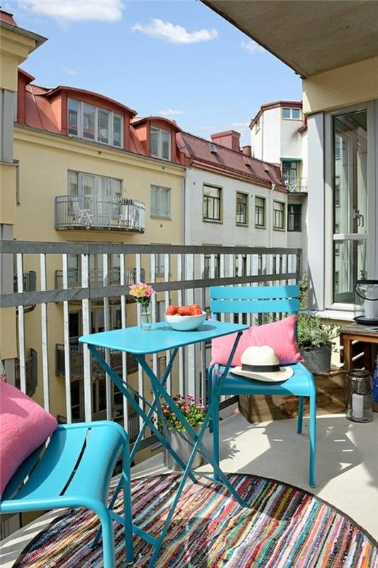 1-en-vacker-järn-blå-bord-modern-balkong-möbler