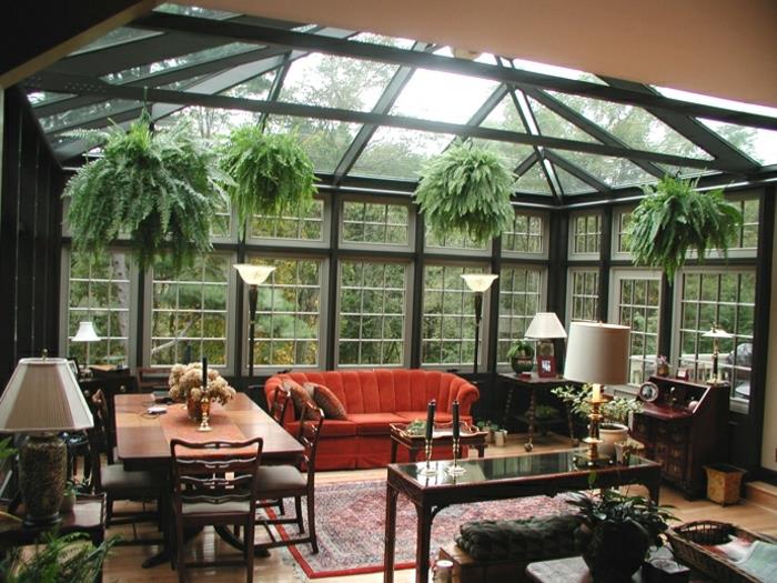 svart-exteriör-baldakin-möblerad-med-trämöbler-en-vacker-soffa-kontrasterande-vegetation-som-överhäng-the-vintage-dekor