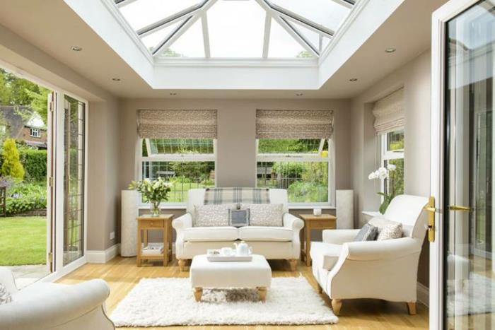 deco-veranda-en-blanc-nykter-stil-och-estetiska-vita-möbler-laminat-golv-veranda-möblerade-i-litet vardagsrum