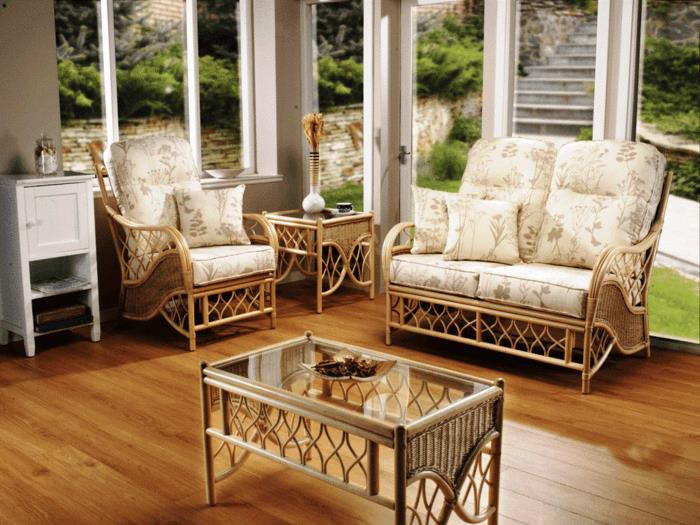 underbar-idé-deco-veranda-trämöbler-vintage-stil-mycket-elegant-och-raffinerad