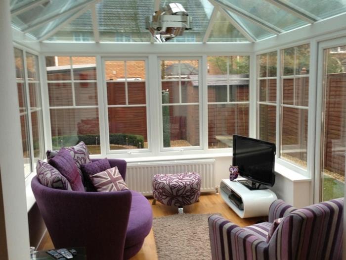 en-formidabel-hus-förlängning-mauve-möbler-TV-idé-deco-liten-veranda