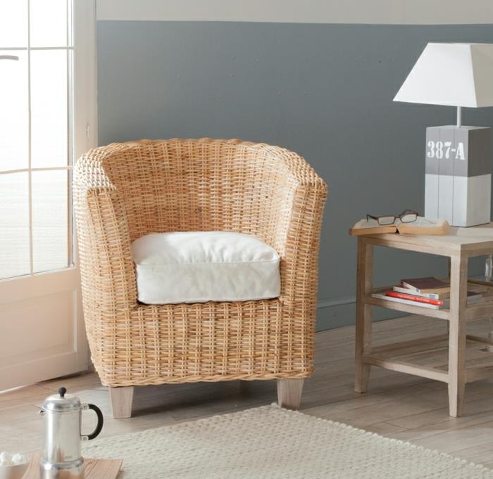 2-كرسي بذراعين-قابل للتحويل-Conforama-in-rattan-light-wood-Beige-السجاد-in-the-Modern-living-room-with-lamp