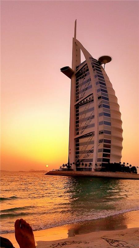 2-de-högsta-skyskraporna-i-världen-burj-al-arab-dubai-havet-skyskrapor-långa