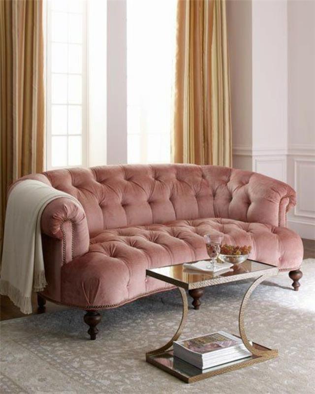 22-korridor-en-rosa-soffa-ett-litet-glas-bord