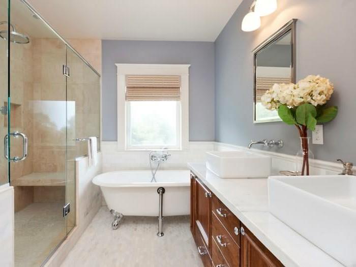 dekorácia-kúpeľňa-nápad-maľba-kúpeľňa-vo-fialovej-doske-vaňa-pultová-umývadlo-drevená-márnosť-skriňa-sprchovací kút-zen-kúpeľňa
