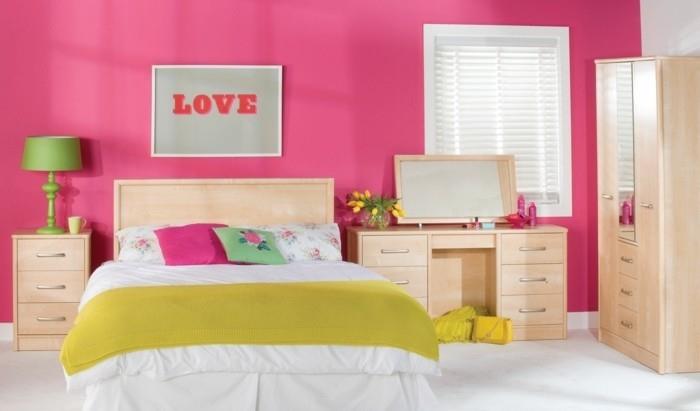 Deco-room-girl-Wall-in-pink-and-white-šatník-posteľ-a-drevený toaletný stolík