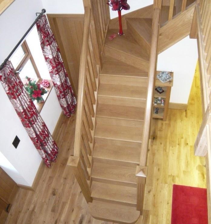 modern-trappa-söt-trappa-hög-trä-kvart-sväng-trappa