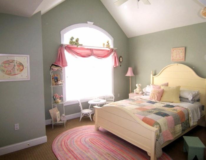 zdobenie-dievčenskej-miestnosti-maľby-zelenej-miestnosti-ružového-koberca-a-záclony-viacfarebného-prikrývky-