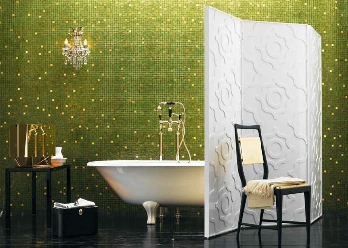 model kúpeľne s peknou mozaikou v zelenej farbe