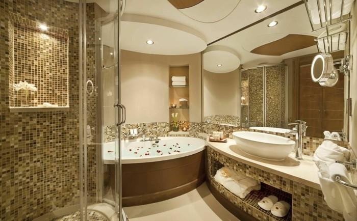 model kúpeľne s béžovou mozaikou-luxusná kúpeľňa-veľká-obdĺžniková-zrkadlová-sprchová kabína