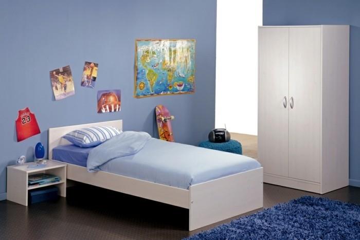 modrý-chlapec-spálňa-dekor-tmavo-modrý-koberec-stena-dekor