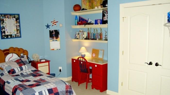 svetlo modrá-detská izba-farba-nápady-zdobenie-chlapec-izba-stôl-police-s-červenými akcentmi