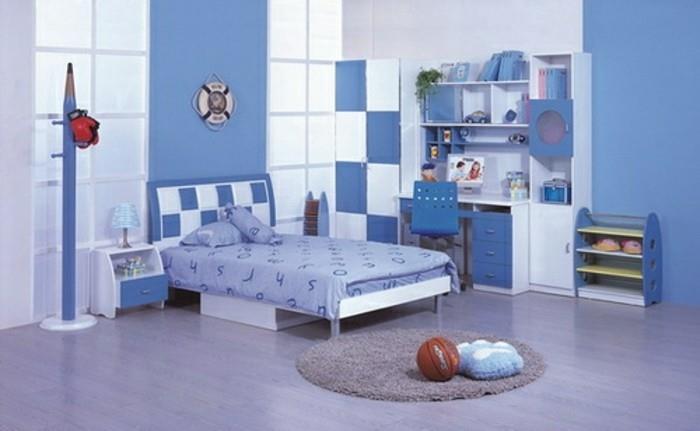 obraz-detská izba-v-bielo-modrej-posteli-písací stôl-úložný priestor