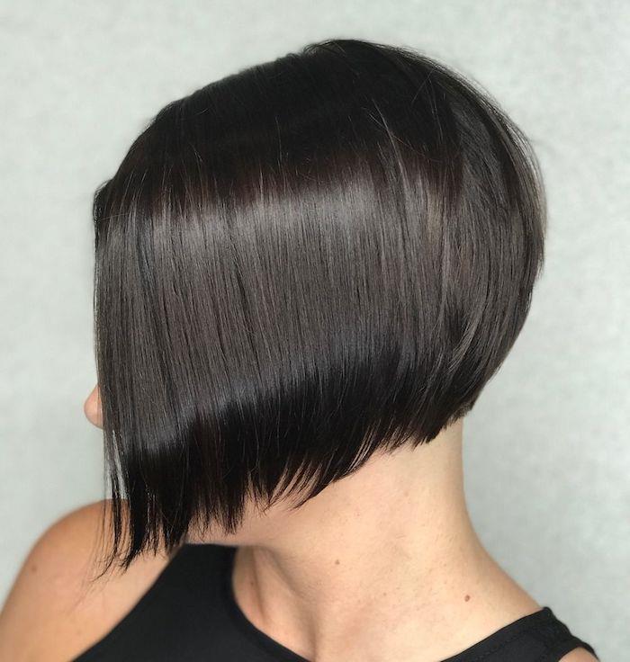 4 korta hårklippningar för kvinnor fint hår asymmetrisk och uträtande feminin frisyr i svart
