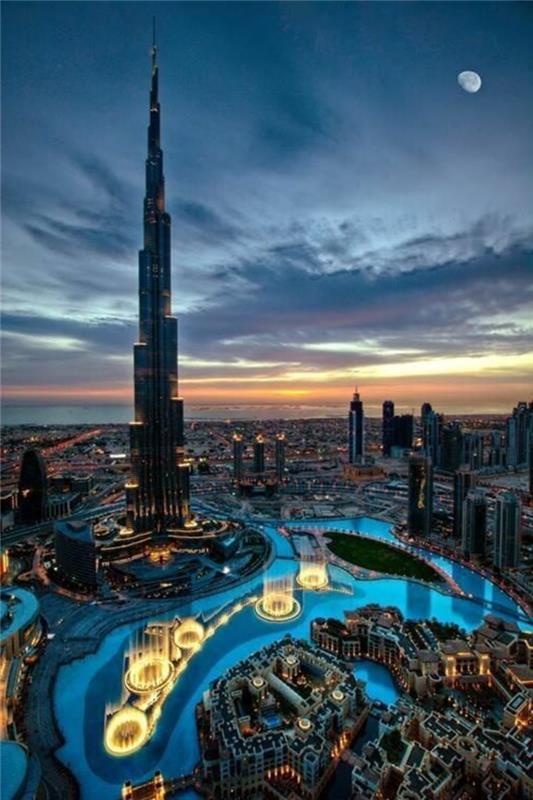 5-burj-khalifa-dubai-de-högsta byggnaderna-i-världen-i-dubai-byggnader-hög-i-molnen-vacker-vy