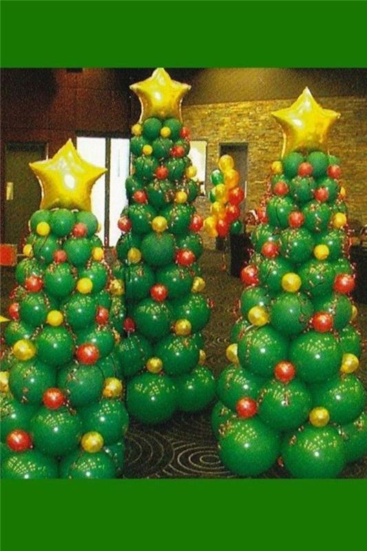 63-dekorationsballonger i träd