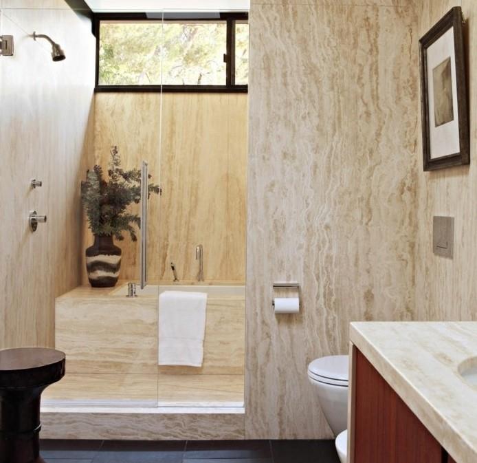 mramorová kúpeľňa-dekor-transparentná-sklenená sprcha-stena-vinylová podlaha