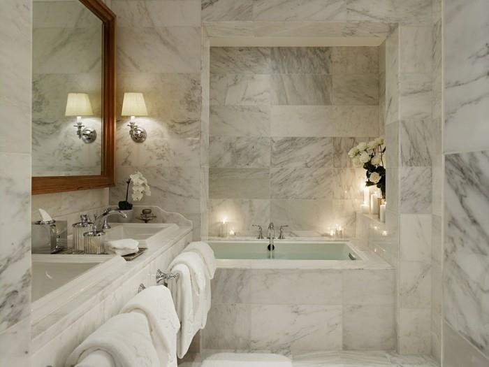mramorová kúpeľňa-dekorácia-nápad-dvojité umývadlo-dvojité umývadlo-vešiak na uteráky-romantická atmosféra