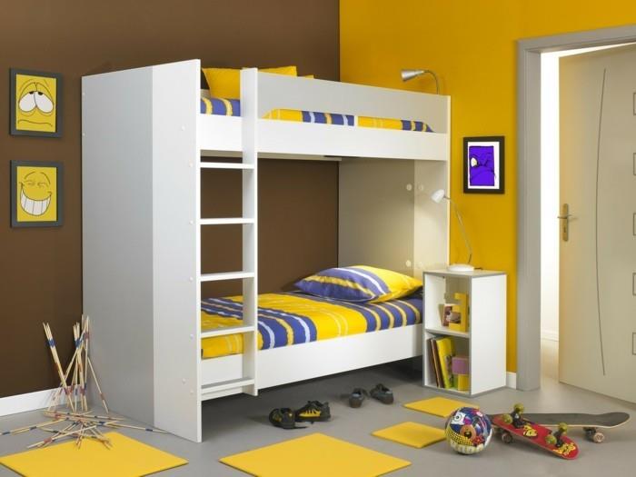 maľba-steny-detskej izby-steny-v-žltej a hnedej-poschodovej posteli-biela-so-žltými dekami