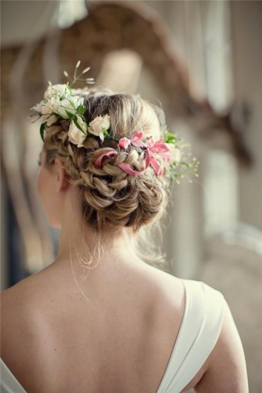 Vackra-flätade-bulle-bröllopsklänning-och-skönhet-idé-frisyr-bröllop-krona-blommor