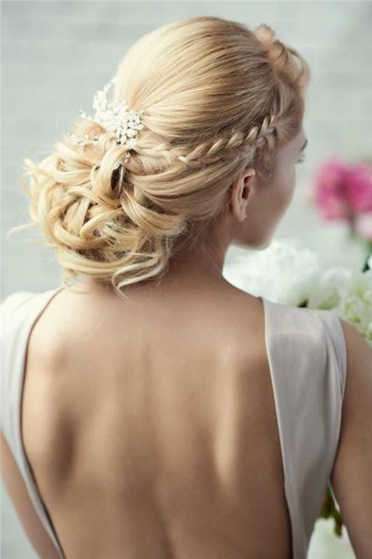Vacker-flätad-bulle-bröllopsklänning-och-skönhet-brud-frisyr