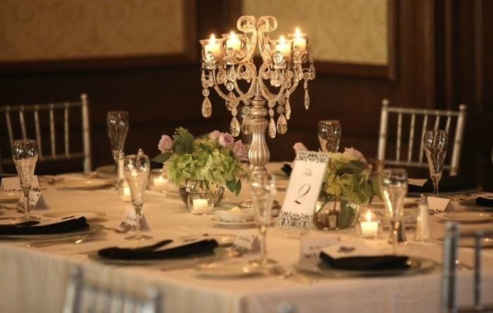 Ljus-dekoration-värmeljus-bröllop-vacker-dekoration-bord-vackra