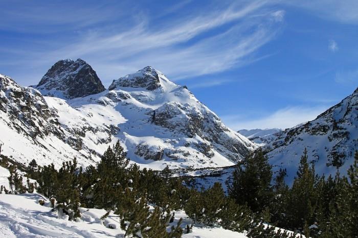 Bulharsko-lyžiarsky pobyt-snowboard-prázdniny-pružiny-lacné