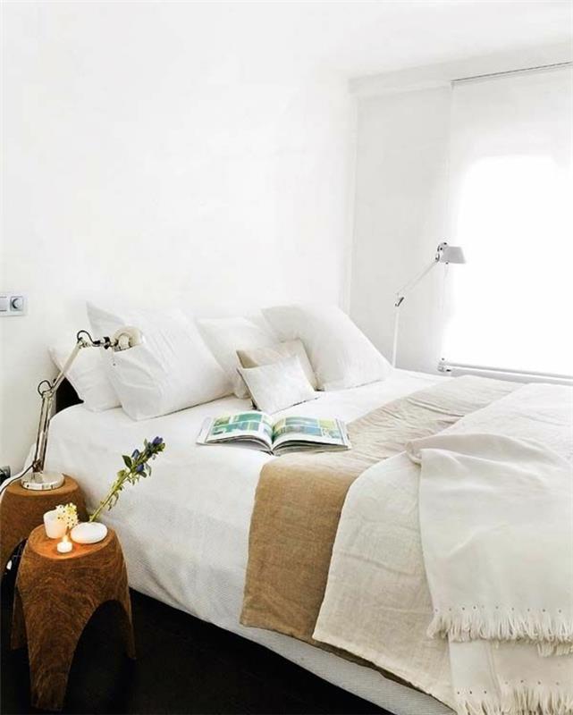 Vankúše na karamelový spálňový nábytok-stena-farba-postele