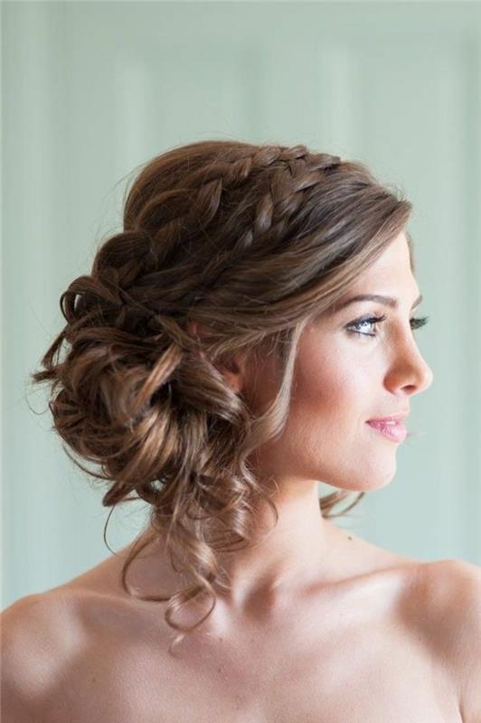 Updo-med-fläta-frisyr-modern-kvinna