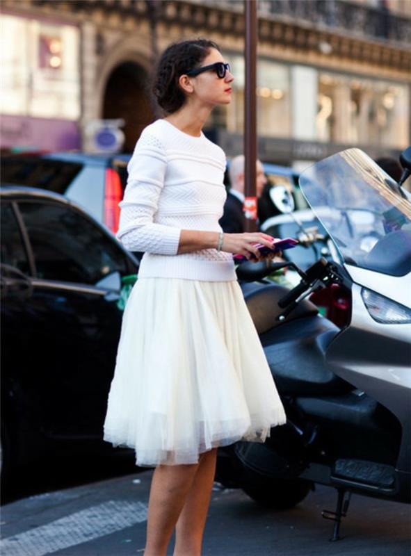 Cool-jacquard-tröja-norska-kvinna-vit-kjol-och-tröja